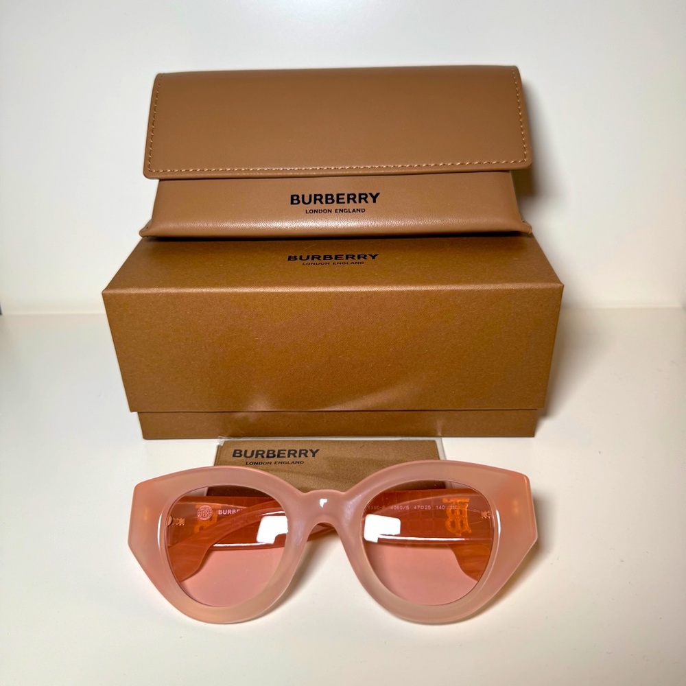 BRAND NEW Authentic Burberry Sunglasses 0BE4390F